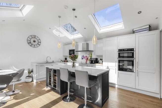 Kitchen 2.jpg