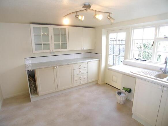 KITCHEN/BREAKFAST RO