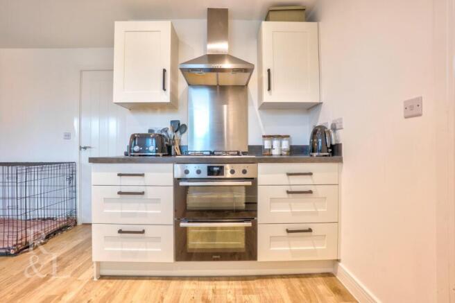 9 Ivatt Close (11).jpg