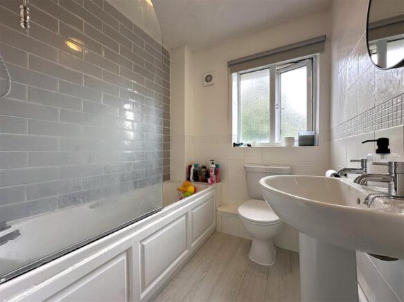 First Floor Bathroom 942