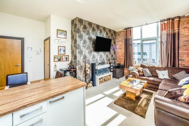 2 bed Apartment to rent Image 8