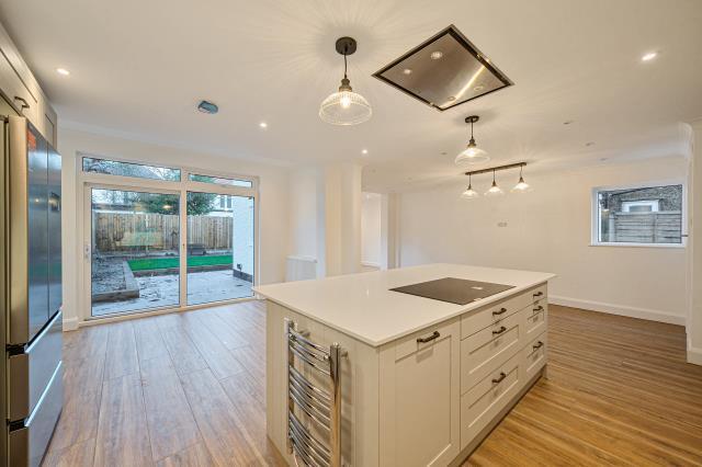 North Crescent, London photo 4