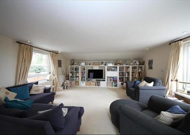5 bedroom property to rent in Beenham, Reading