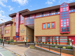 Flat 13, 75 Greenview House, London Road, Romford RM7 9DG