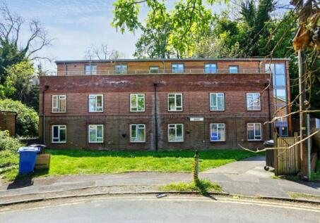 3 Henley Lodge, Courtlands, Maidenhead, Berkshire, SL6 2PT