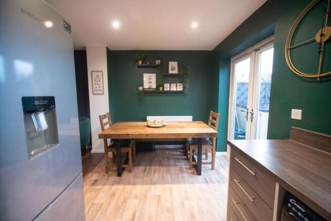 3 bed Semi-Detached for sale Image 7