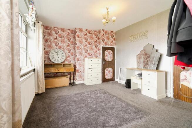 3 bed Semi-Detached for sale Image 6