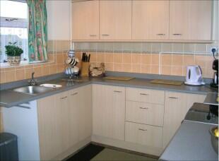 FITTED KITCHEN