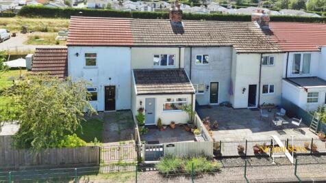 A cosy cottage overlooking the marina on Lock Row