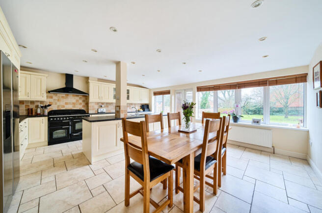 Magnificent Kitchen!