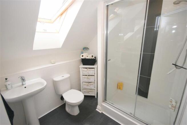EN SUITE SHOWER ROOM