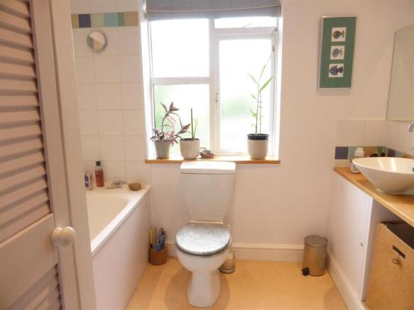 6 Horsesoe Road 053.