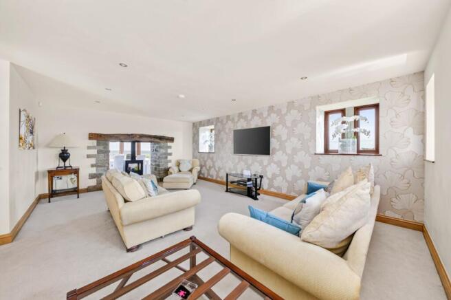 8 bed Detached for sale Image 11