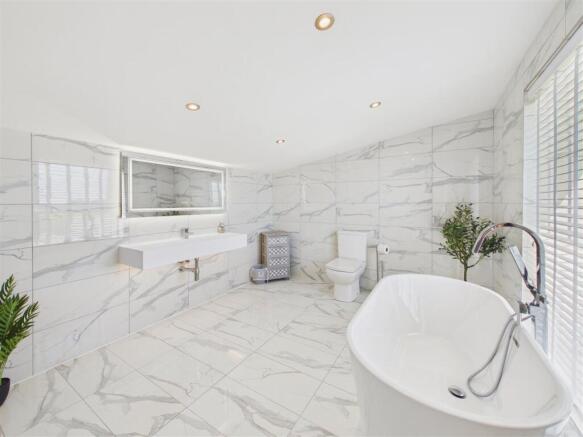 4 bed Detached for sale Image 12