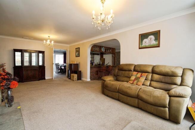 4 bed Detached Bungalow for sale Image 6