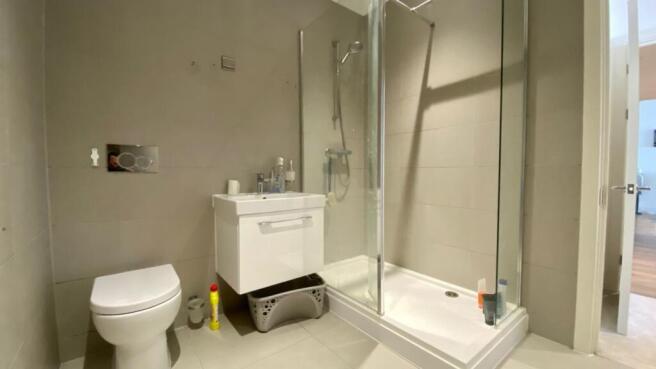 Bayscape ensuite (2)