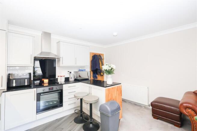 2 bed Apartment for sale Image 10