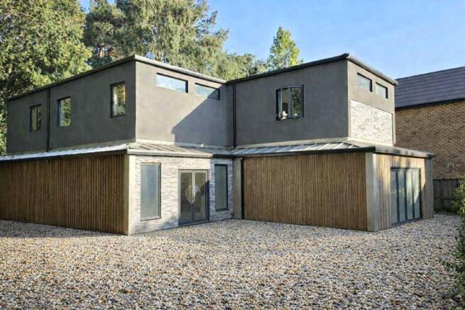 5 bed Detached for sale Image 10
