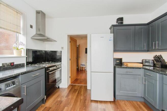 2 bed Semi-Detached for sale Image 9