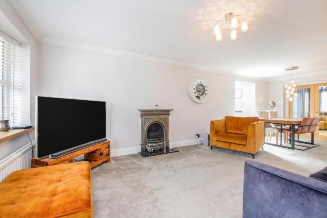Lounge/Dining Room