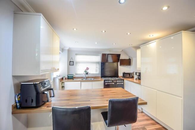 Kitchen/Dining Area