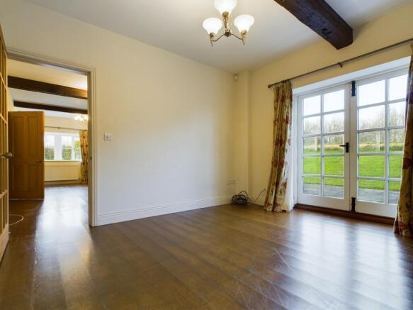 5 bed Semi-Detached to rent Image 8