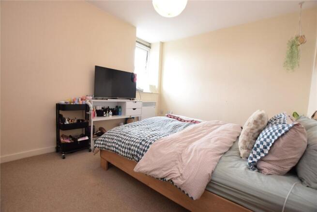 1 bed Apartment to rent Image 8
