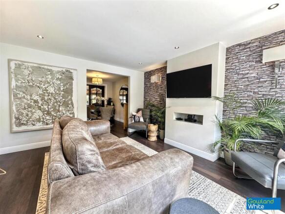 4 bed Semi-Detached for sale Image 6
