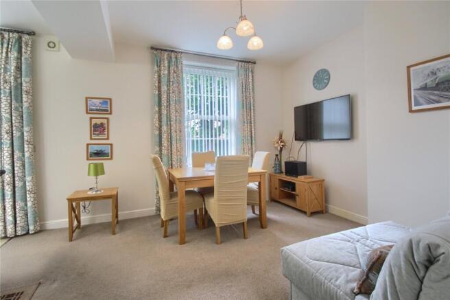 2 bed Flat for sale Image 6