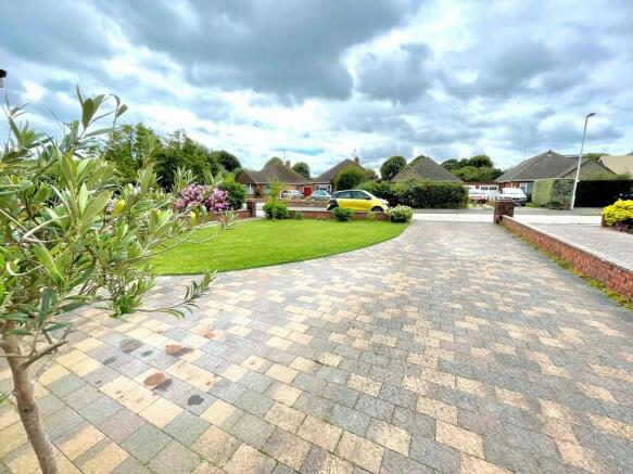 8 Priory Road Dri...