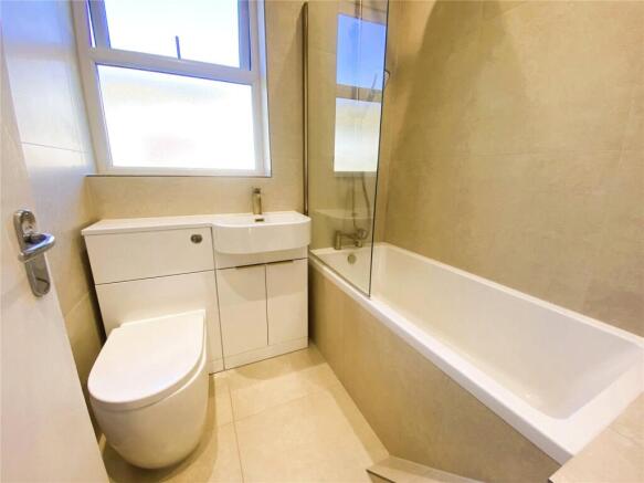3 bed House to rent Image 8