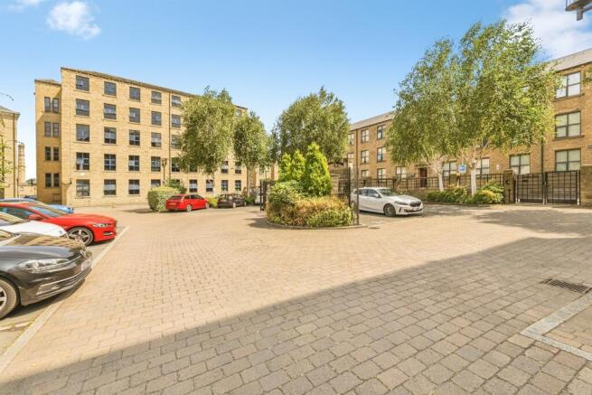 2 bed Apartment for sale Image 8