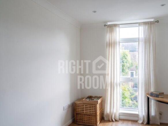 room-4-71-seyssel-street-e14-3eh-1066321
