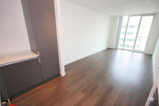 2 bedroom 2 bathroom flat in Croydon for rent