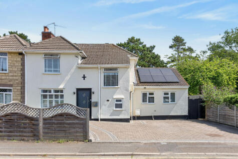 East Avenue, Burton Latimer, NN15