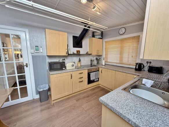 Kitchen to lounge