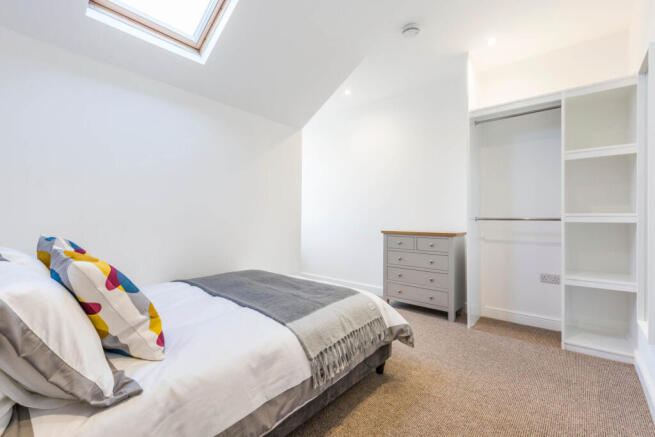4 bed Flat to rent Image 12