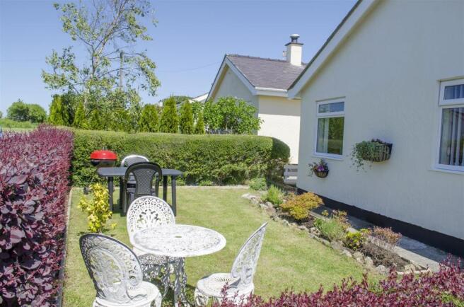 FRONT GARDEN