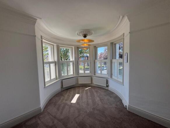 2 bed Apartment to rent Image 9