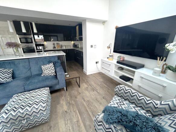 4 bed Detached for sale Image 8