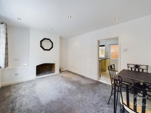 CAM02127G0-PR0124-STILL001