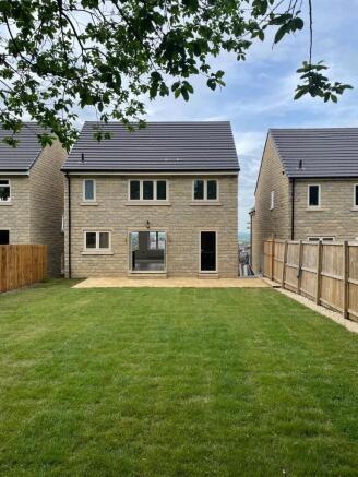 4 bed Detached for sale Image 4