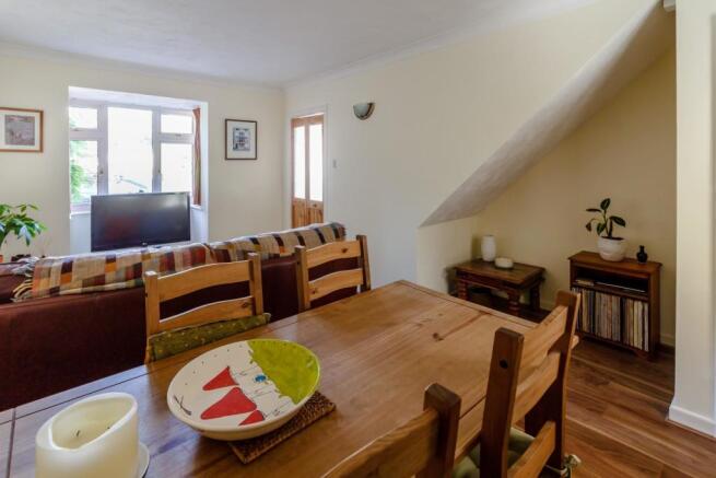 8355421-interior03.jpg