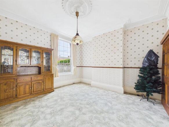 Dining room: