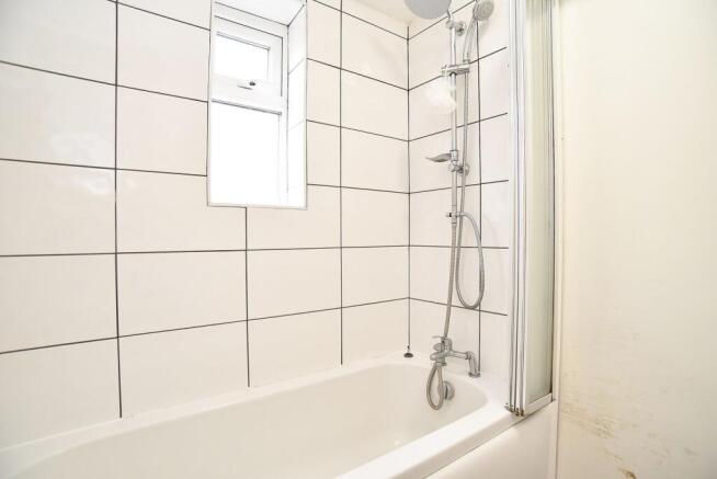 2 bed Terraced to rent Image 6