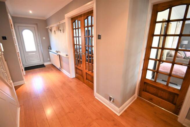 4 bed Detached for sale Image 11