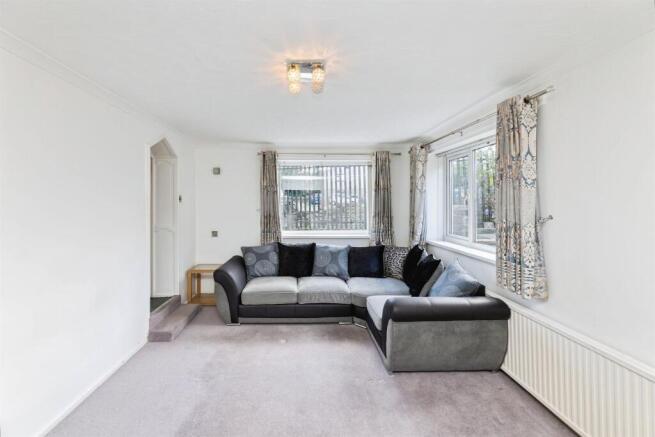 4 bed Detached for sale Image 11