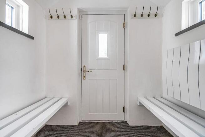 4 bed Semi-Detached to rent Image 10