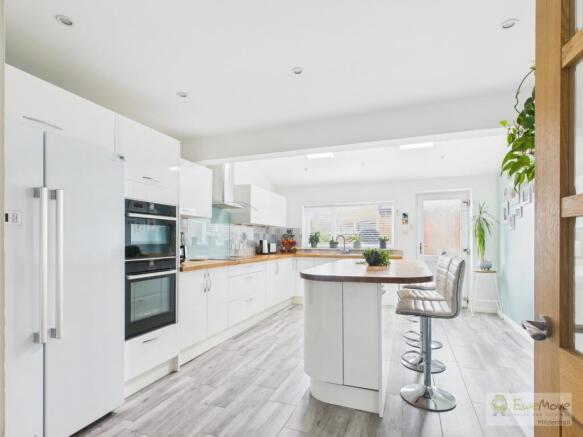 EweMove Mildenhall Oak Drive Kitchen 1