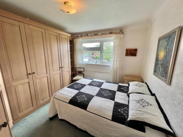 Larch Close - Bed 1.jpg